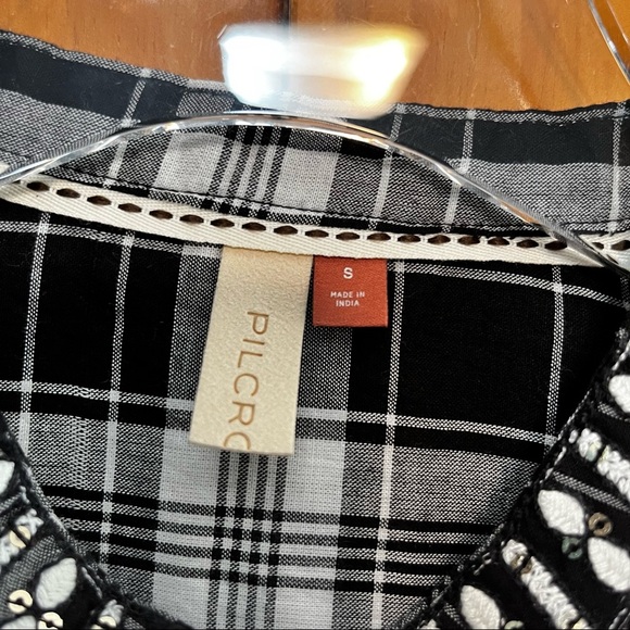 Pilcro Embroidered Black Plaid Top Small - Picture 3 of 7